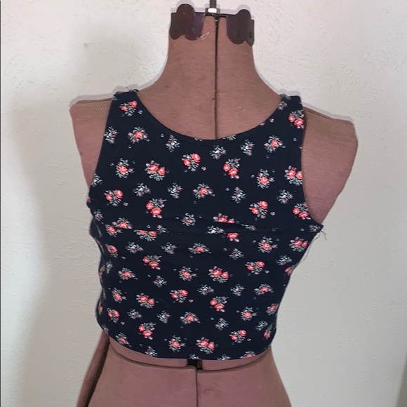 Black crop top - Picture 2 of 4